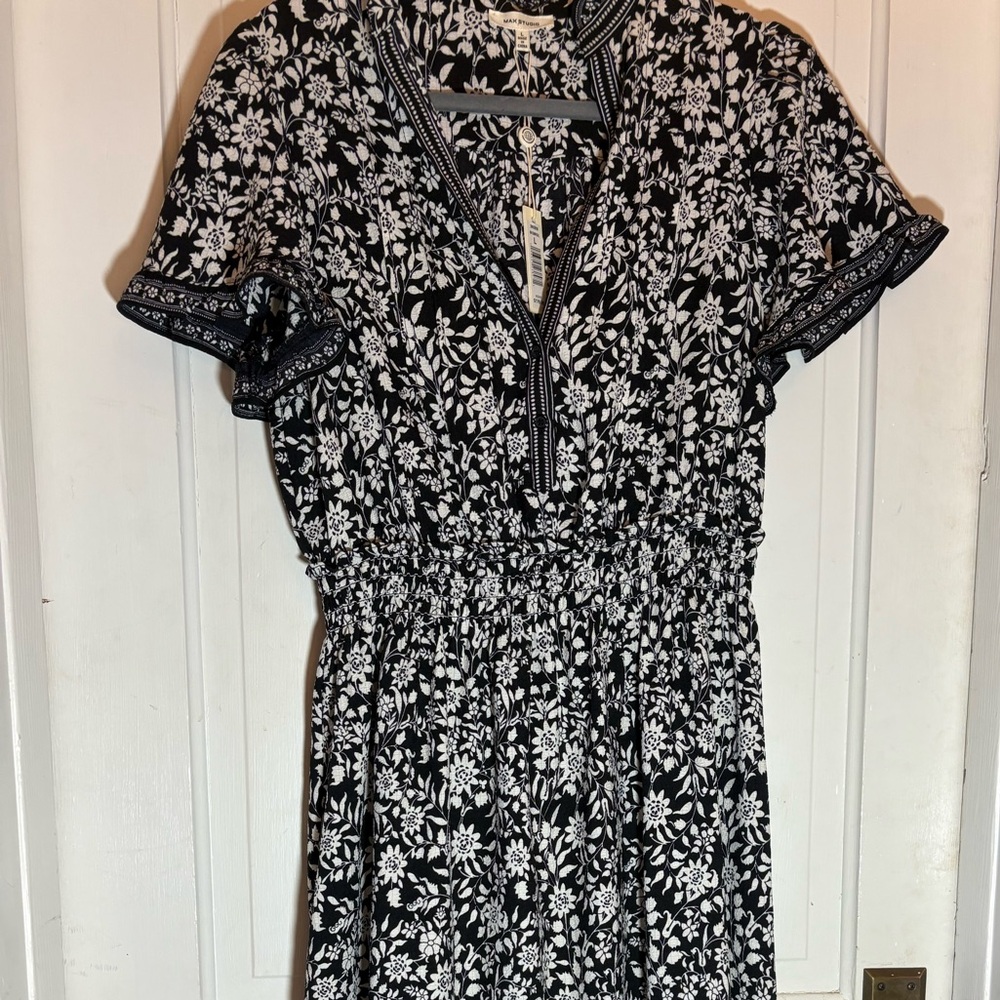 Max Studio Monochrome Floral dress